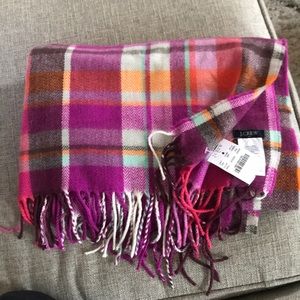 Women’s plaid scarf